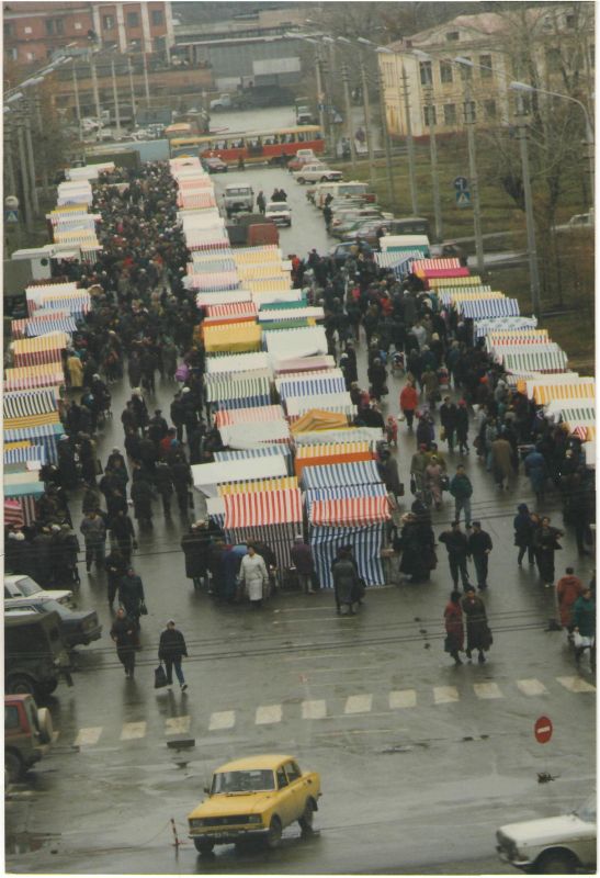 В 1996 году была открыта уличная торговля по ул. Лейтейзена - от Красноармейского проспекта до улицы Сойфера